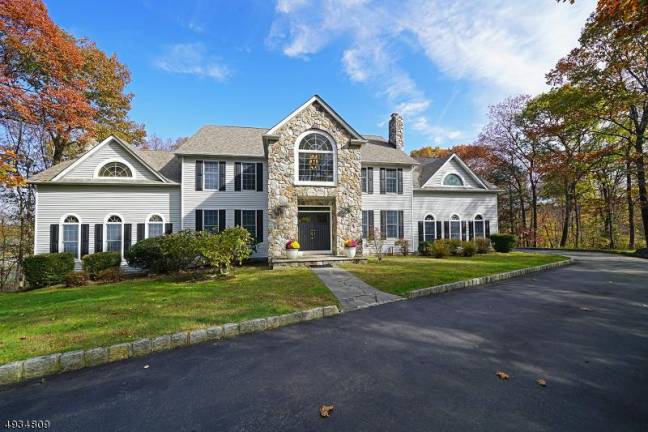 Spacious estate on Morning Star Drive