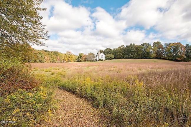 Country estate offers sweeping views of the Kittatinny Ridge