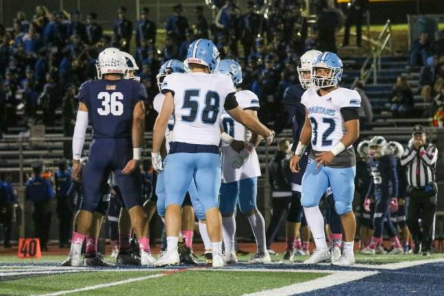 Sparta football clinches sixth victory Sparta football clinches sixth victory