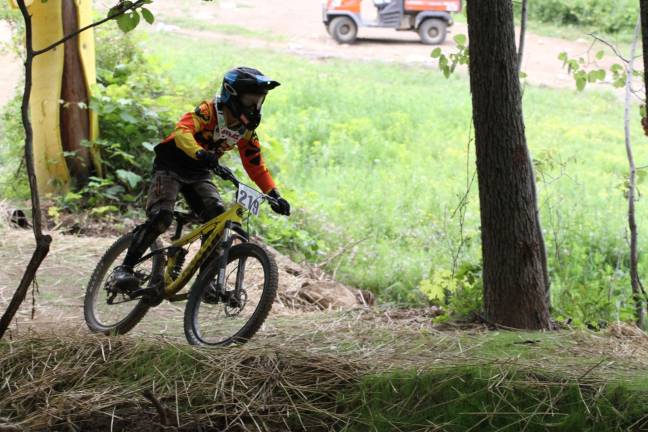 Mountain Creek Bike Park opens new top-to-bottom beginner trail Coasting down the mountain through the woods.