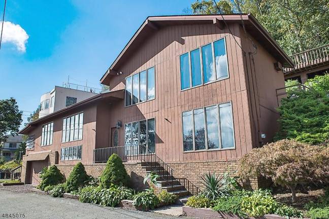 Lake Hopatcong home is set on 100 feet of shoreline