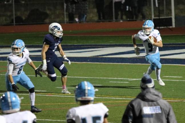 Sparta football clinches sixth victory Sparta football clinches sixth victory