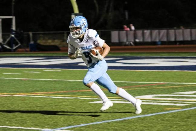 Sparta football clinches sixth victory Sparta football clinches sixth victory