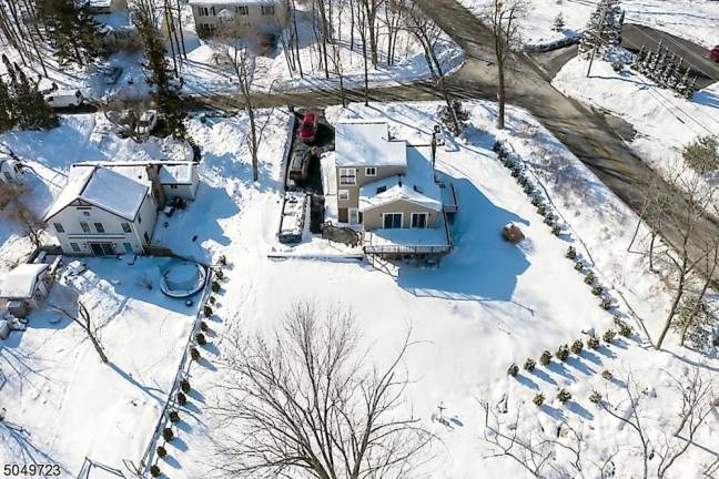 This lakefront home feels like a retreat