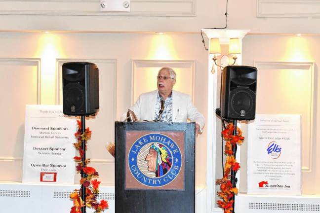 Grape Expectations fundraiser Alan Such, vice president of the Samaritan Inn’s board of directors, speaks at the fundraiser. The Newton-based nonprofit organization operates three shelters for homeless families and individuals.