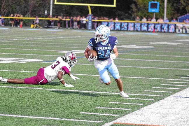 Football roundup: High Point remains undefeated <b>Sparta wide receiver Anthony Settembre carries the ball in the first half.</b>