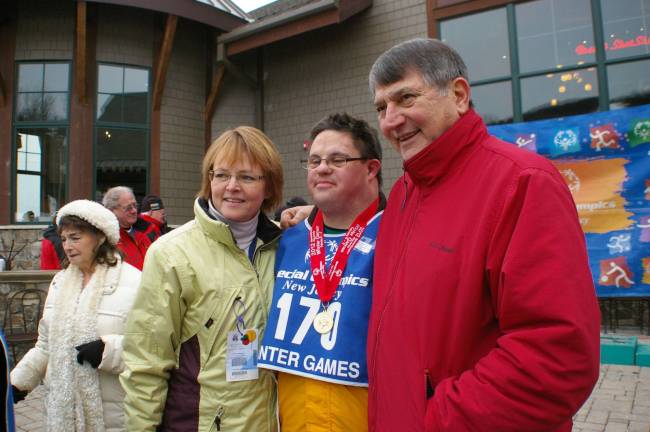 Snowboarders, skiiers share Olympic successes Vernon Mountaineers team member Kyle Degroat of Stillwater stands with his parents Linda and Dennis. Degroat won gold medals in the Intermediate Super G and Intermediate Slalom.