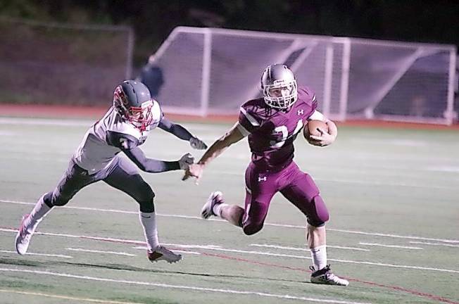 Newton running back Brayden Nolan runs beyond the reach of High Point defender Hunter Carney in the third quarter. Nolan scored one rushing touchdown (Photo by George Leroy Hunter)