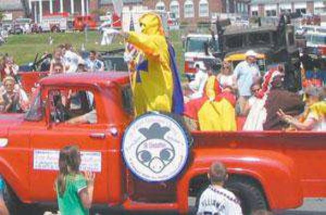 Chickathon clucks way to $9,000 Chickathon clucks way to $9,000