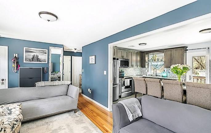 Two-bedroom Barry Lakes ranch is newly renovated Two-bedroom Barry Lakes ranch is newly renovated
