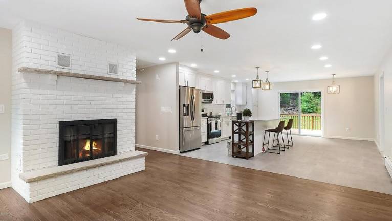 Modern three-bedroom ranch on Raymondskill Creek Fireplace
