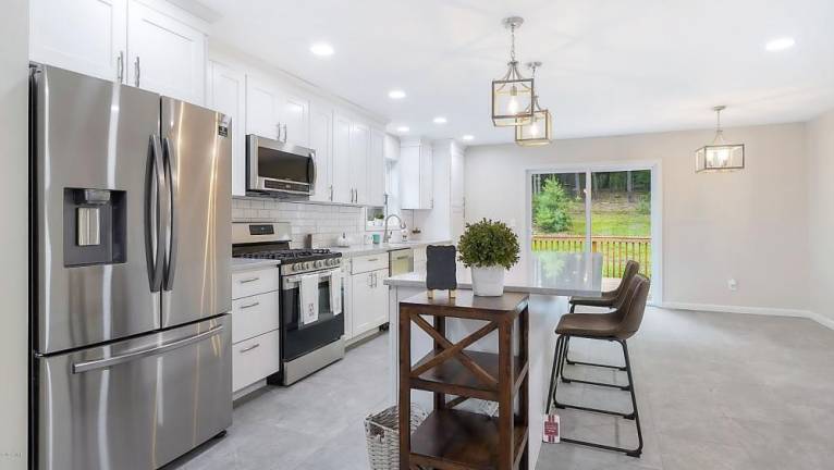 Modern three-bedroom ranch on Raymondskill Creek Kitchen