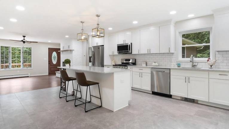 Modern three-bedroom ranch on Raymondskill Creek Kitchen