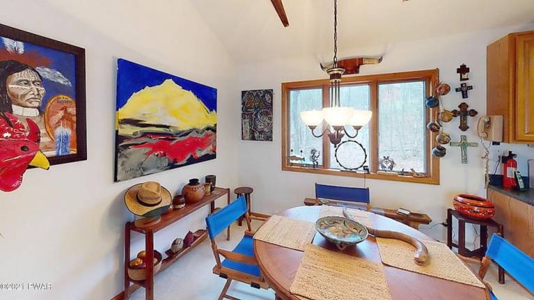 Lakefront getaway comes with private dock and artist’s studio Lakefront getaway comes with private dock and artist’s studio