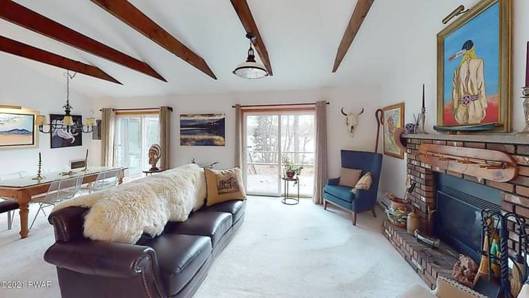 Lakefront getaway comes with private dock and artist’s studio Lakefront getaway comes with private dock and artist’s studio