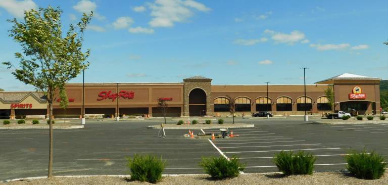 ShopRite brings 250 jobs to area Sparta Shoprite is hiring. Applicants can stop by the store from 8 a.m. to 4:30 p.m. Monday through Saturday, or 11 a.m. to 3 p.m. on Sundays. The office is located at the front of the parking lot at the new store at 18 North Village Blvd., Sparta.