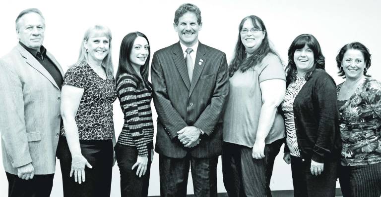Lakeland Bank recognizes employees Lakeland Bank Regional President and COO Robert Vandenbergh, center, stands with colleagues John Mendyk, Kathy Picun, Ashley Fazio, Michele Jacobs, Laurel Schnurr and Lisa Barcelowsky, who were recently presented with an Employee of the Quarter Award.