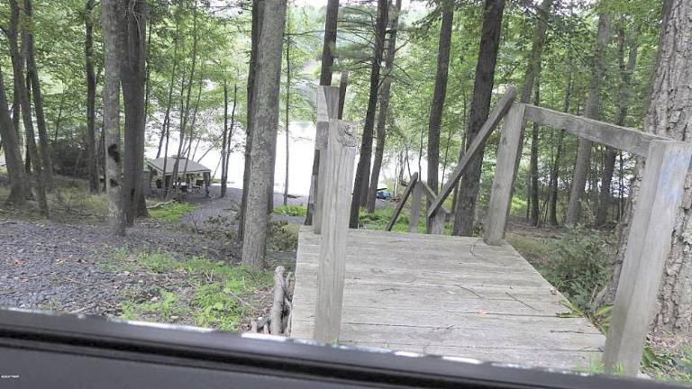 Two-bedroom ranch offers easy lakefront living To the lake