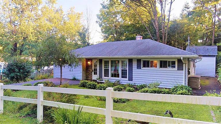 Three-bedroom ranch in a great location Three-bedroom ranch in a great location
