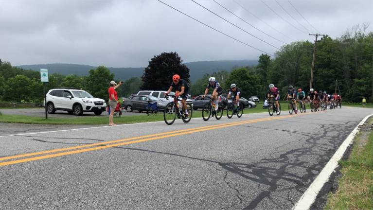 220 compete in Giro del Cielo bike race (Photo by Kathy Shwiff)