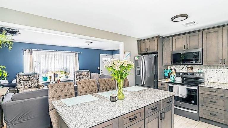 Two-bedroom Barry Lakes ranch is newly renovated Two-bedroom Barry Lakes ranch is newly renovated
