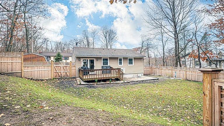 Two-bedroom Barry Lakes ranch is newly renovated Two-bedroom Barry Lakes ranch is newly renovated