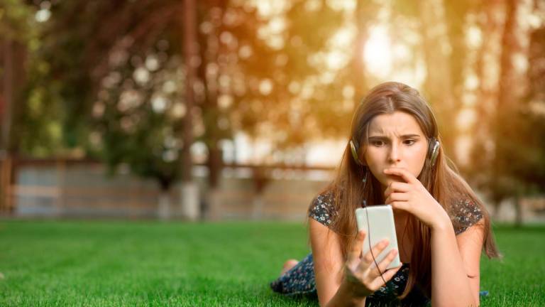 Schools reckon with social stress: ‘I’m on my phone so much’ Schools reckon with social stress: ‘I’m on my phone so much’