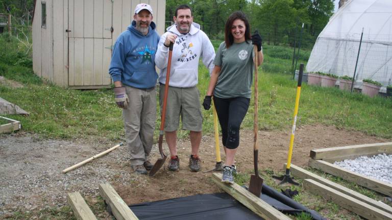 Volunteers pitch in to improve Andover community garden Volunteers pitch in to improve Andover community garden