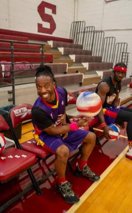 A Harlem Wizard player spins the ball on his finger.