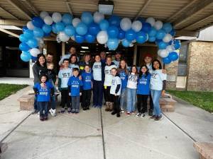 DI1 Students diagnosed with Type 1 Diabetes at Marian E. McKeown Elementary School pose with their families at the school-wide walk to highlight the disease Nov. 14. The students are fifth-graders Addison Garrigan and Miranda Camacho, fourth-grader David Santiago, first-grader Noah Biron and kindergartner Carson Pepe. (Photos provided)