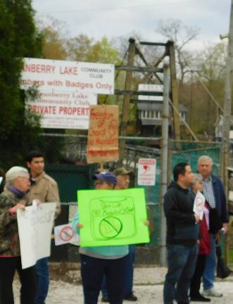 Lakeside residents protest forced membership to lakeside community groups, citing that in this case it's especially egregious, since the lake is owned by the state. (Photo by Mandy Coriston)