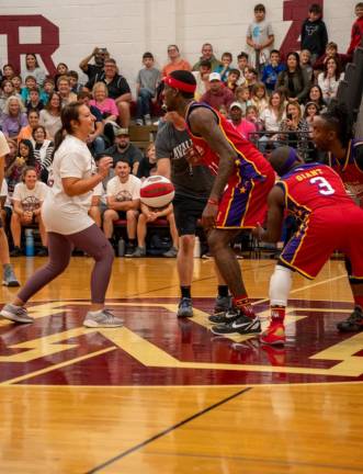 Harlem Wizards game raises funds