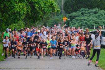 Participants start the second annual Branchville 5K, which began and ended at Selective Insurance Co. on Sept. 10. The race and a children’s fun run raised $12,670 for Benny’s Bodega in Newton. The event was organized by the Fund Racing Alliance, a local nonprofit that hosts athletic events to raise money for organizations that provide fundamental services to the community. (Photo by Daniel DeBlasio)