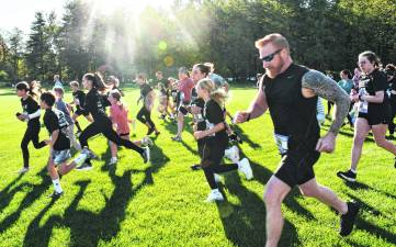 Runners start the Hawk Hustle.