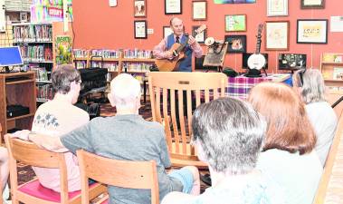 Richard Stillman performs.