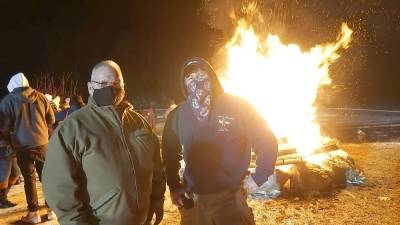 Ogdensburg Mayor George Hutnick (left) and Fire Chief Eric Slater enjoy the bonfire (Photo by Vera Olinski)