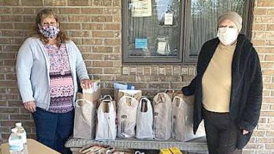 Wantage Rotary delivers to food pantry