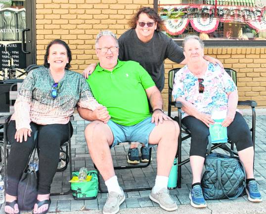 <b>Pam, Mtthew, Debbie and Mary Lake of Vernon wait for the parade.</b>
