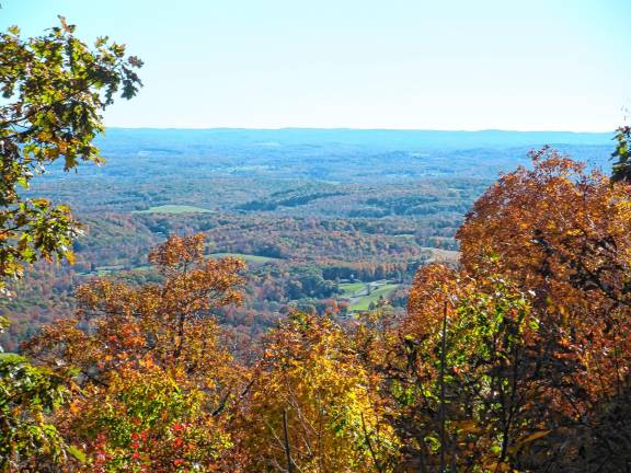 <b>Fall foliage at near peak, looking southeast from the Appalachian Trail between the Culver Fire Tower and the Sunrise Mountain Civilian Conservation Corps Pavilion near Sandyston. (Photo by Mandy Coriston)</b>