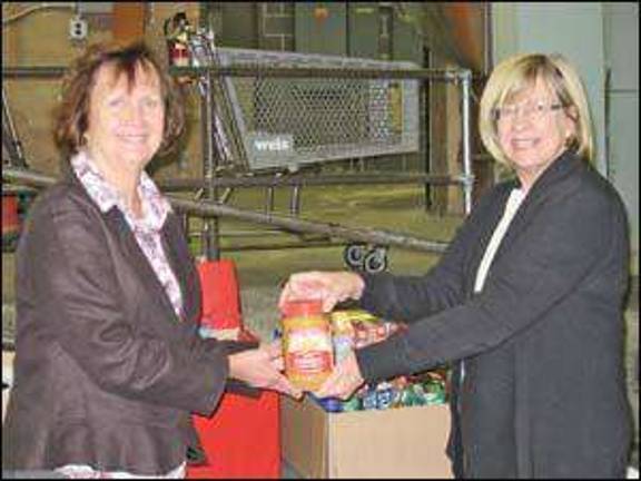Red Cross hosts food drive