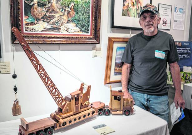<b>John Sayers won the Trustee Award for Dropneck Trailer with Crane.</b>