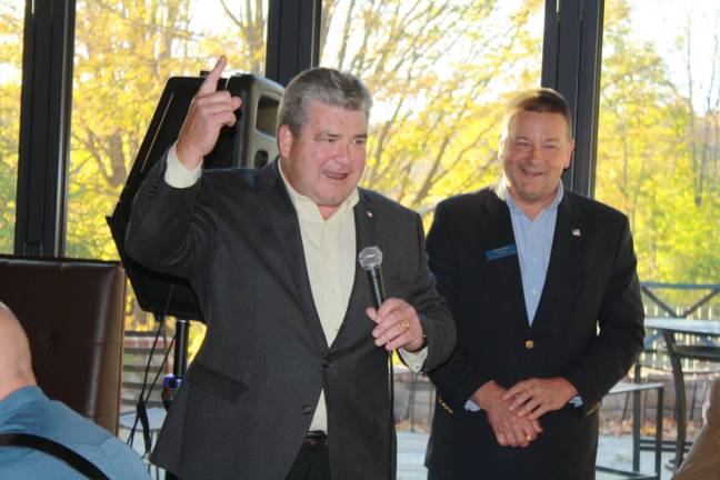 State Sen. Steve Oroho thanks honorees at 200 Club of Sussex County Awards ceremony, with trustee John Drake.