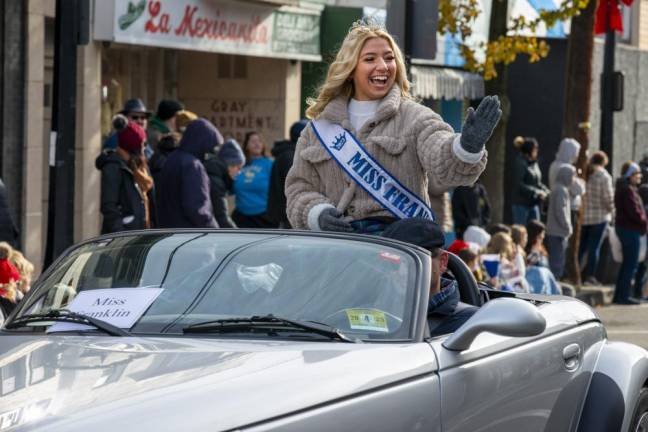 Miss Franklin Chrystine Mowles waves to the crowd during the parade.