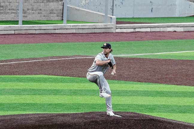 <b>Quebec Capitales pitcher Harley Gollert pitched for seven innings, resulting in six strikeouts.</b>