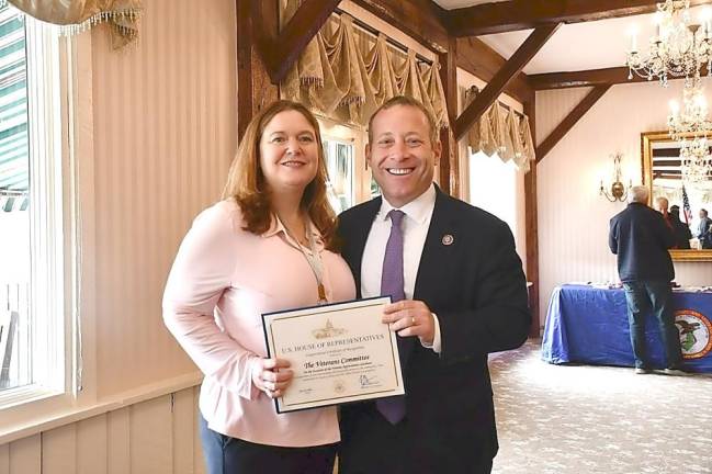 Gottheimer honors Director of Sussex County Division of Senior Services Lorriane Hentz for the great work of the Sussex County Veterans Committee in hosting the lunch.
