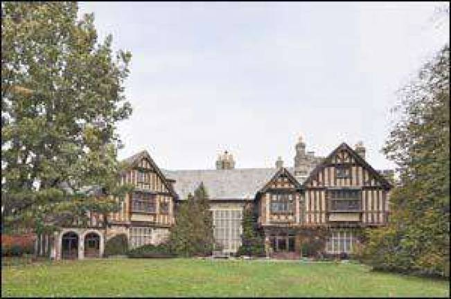 Tour historic Skylands Manor at Botanical Garden