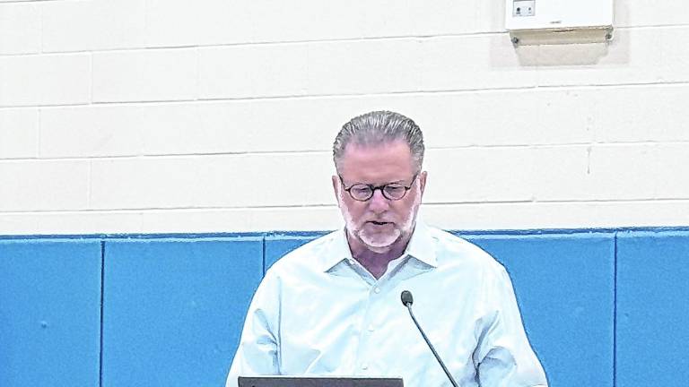Ken Green of Rowan University speaks on the regionalization study.