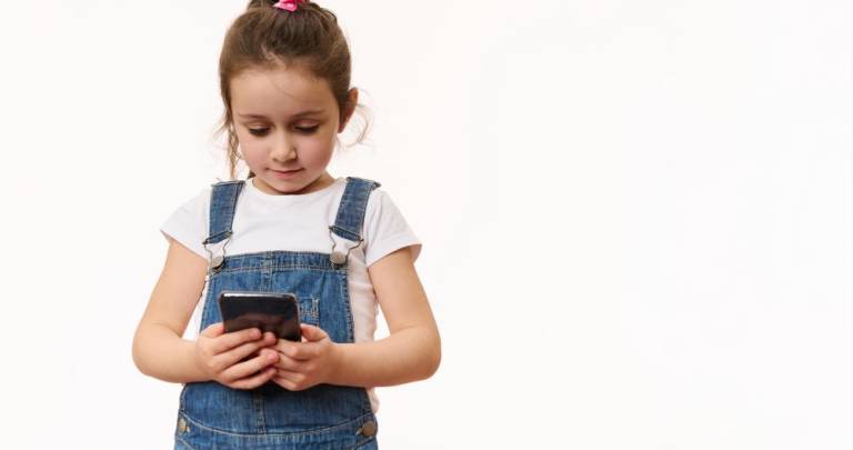 Some screen time for preschoolers won’t hurt their development, study finds