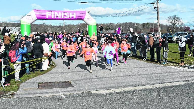 <b>The Girls on the Run 5K starts.</b>