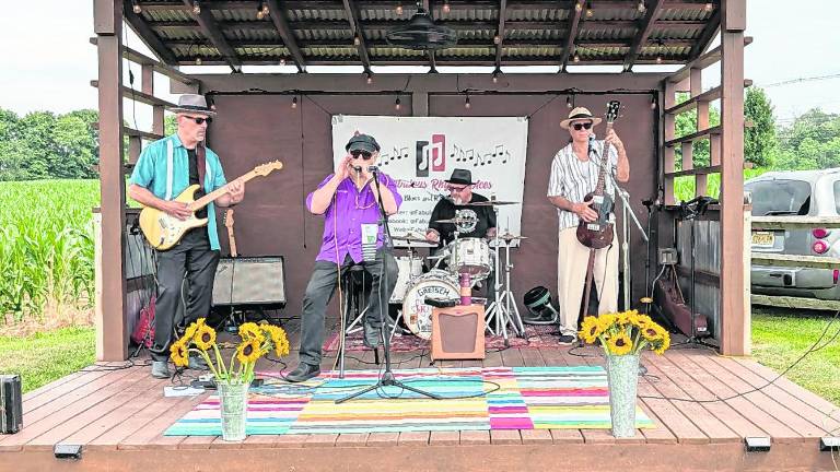 <b>Fabulous Rhythm Aces</b>